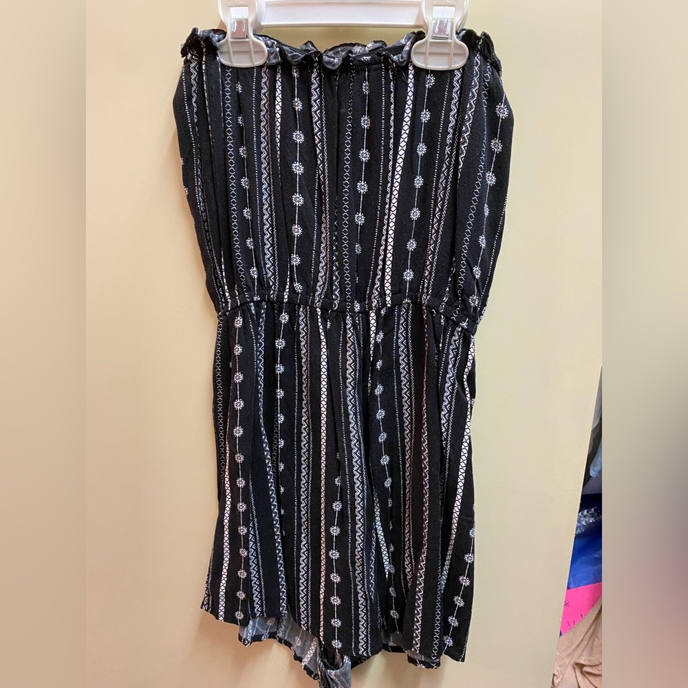 Black strapless patterned romper